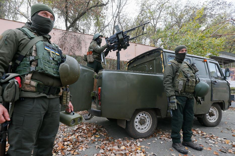 I militari ucraini nei villaggi dell'est del Paese