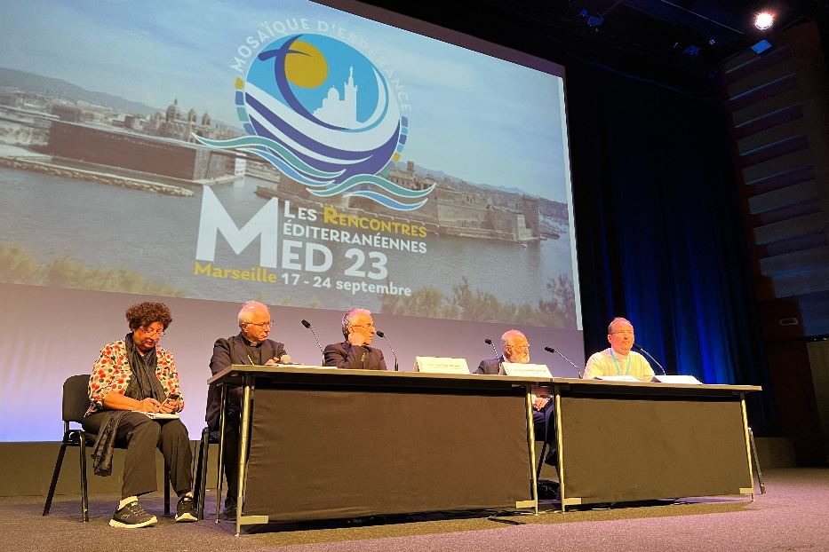 La conferenza stampa con l'arcivescovo Giuseppe Baturi, segretario generale della Cei, a Marsiglia per gli “Incontri del Mediterraneo”