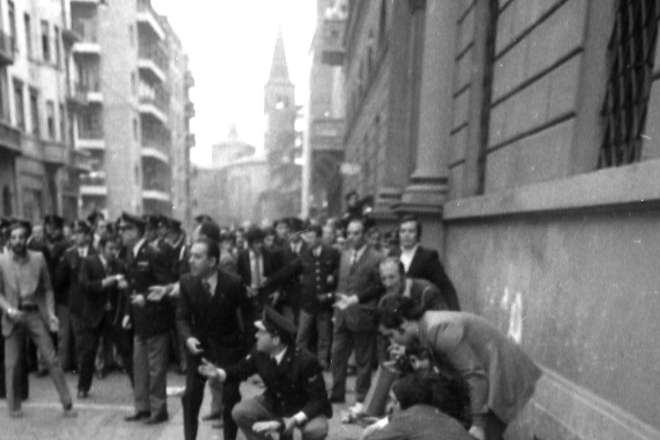 I feriti nell'attentato alla Questura di Milano