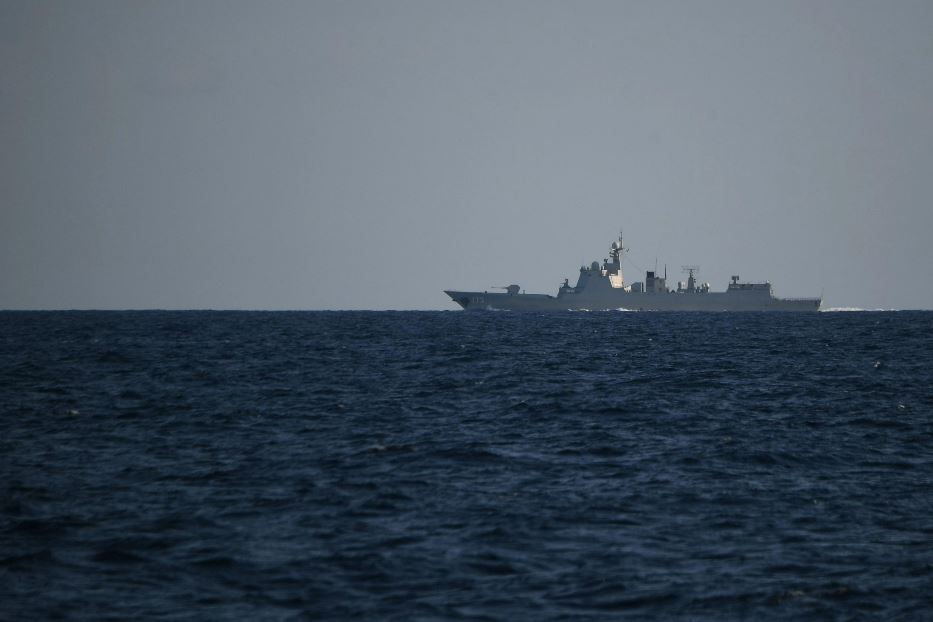 Una nave militare cinese nelle acque dl Mar Cinese Meridionale