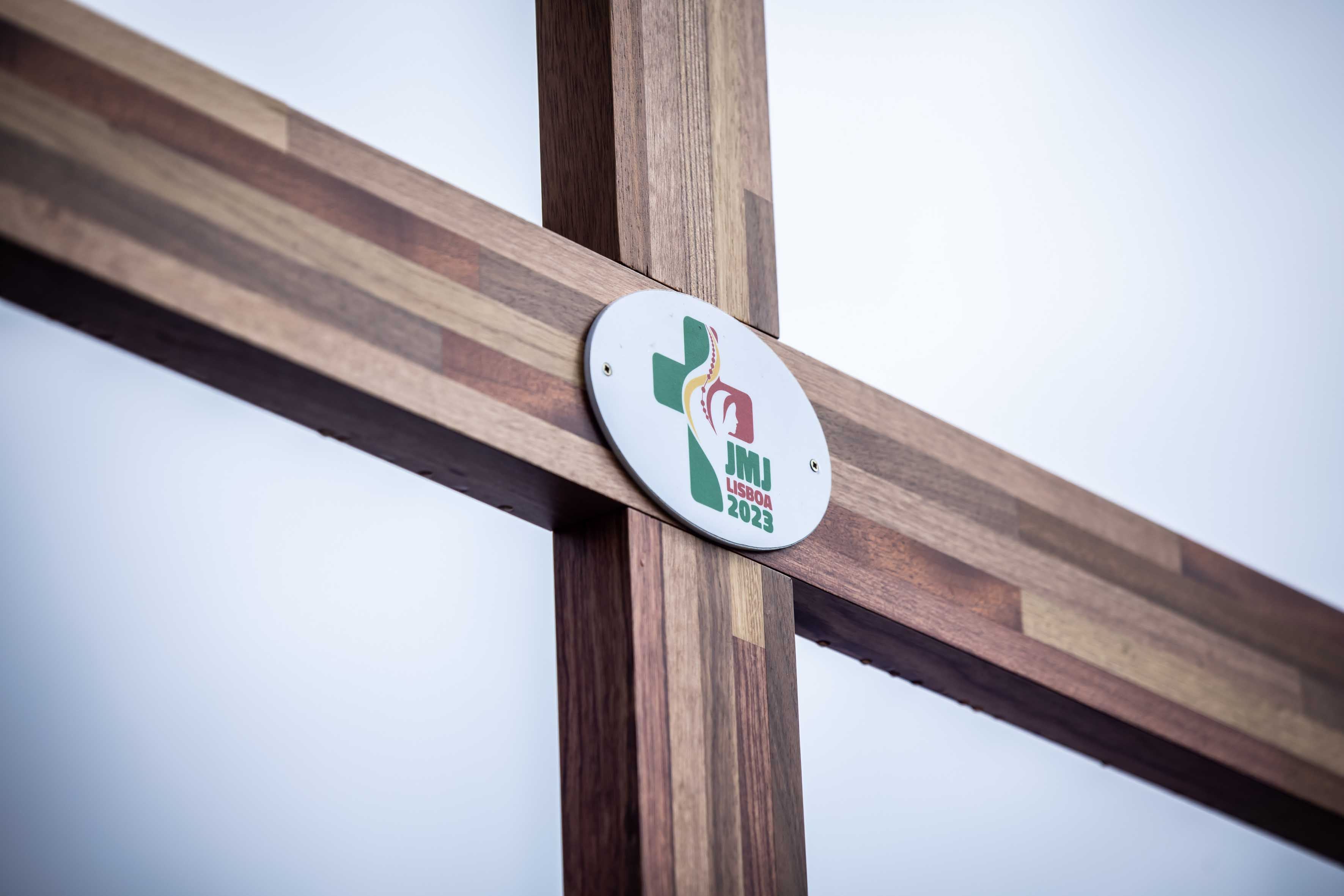 Una croce con il logo della Gmg di Lisbona
