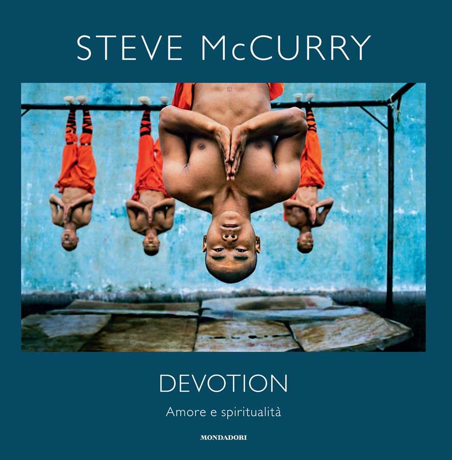 La copertina dell'ultimo volume di Steve McCurry, 'Devotion', Mondadori Electa, 2023
