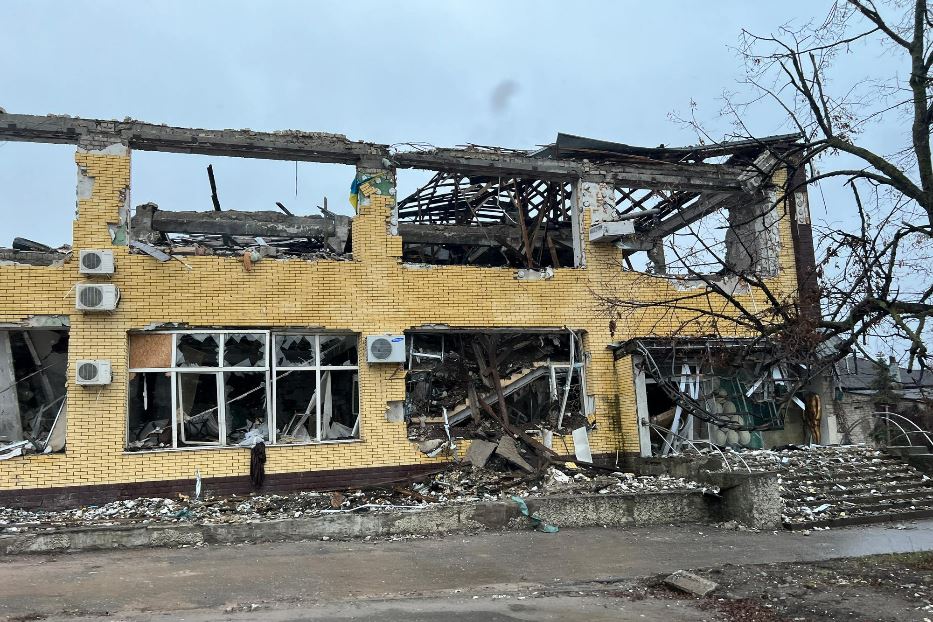 Un edificio distrutto nel centro di Kupyansk