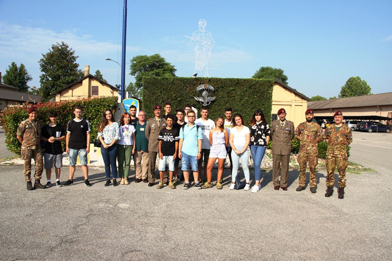 Luglio 2019, l'alternanza scuola lavoro degli studenti dell'Istituto professionale G.Medici di Legnago presso l'8° reggimento Guastatori paracadutisti