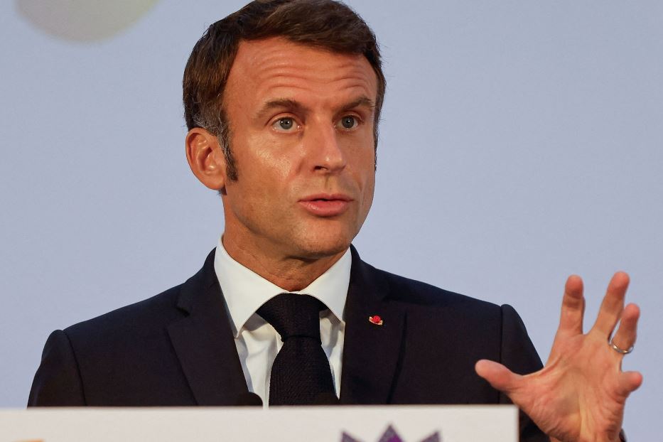 Il presidente francese Emmanuel Macron ha denunciato il 'sequestro' dell'ambasciatore in Niger
