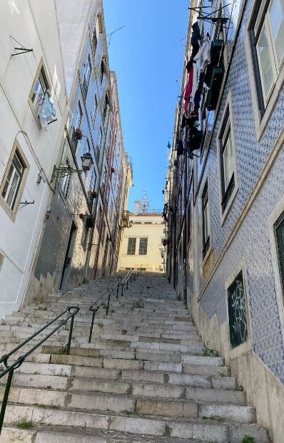 Uno scorcio del quartiere Mouraria di Lisbona