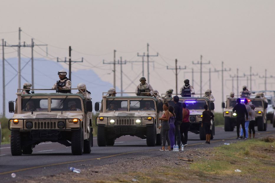 Policías mexicanos se concentran en la frontera de Ciudad Juárez