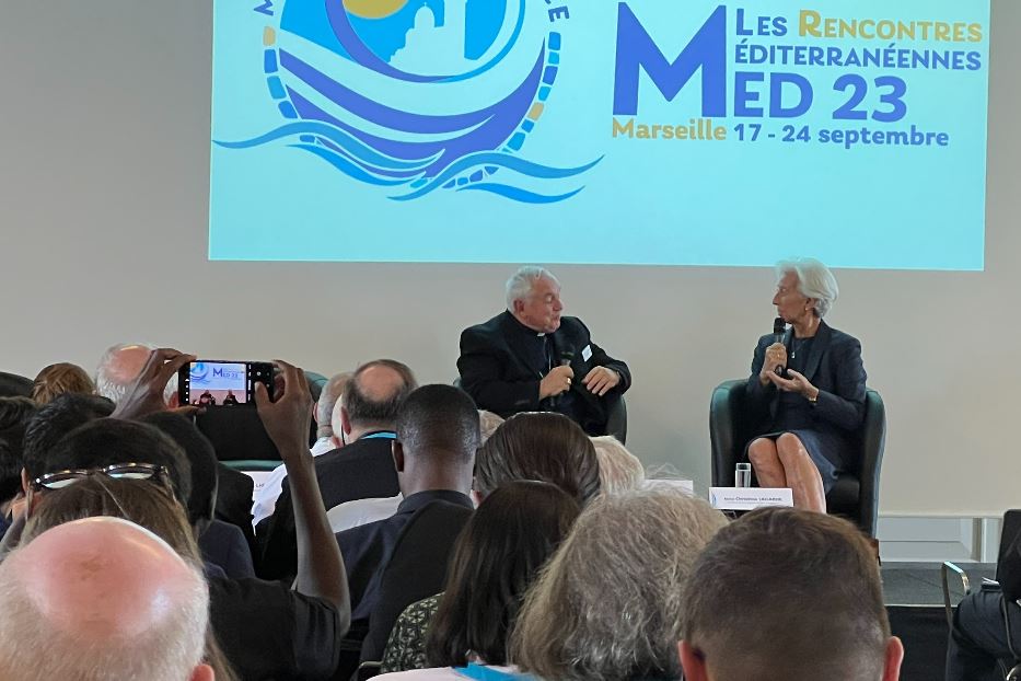 Christine Lagarde, presidente della Banca Centrale Europea, dialoga con giovani e vescovi a Marsiglia per gli 'Incontri del Mediterraneo'