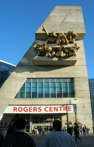 Le sculture 'The Audience' (2007) al Rogers Centre di Toronto