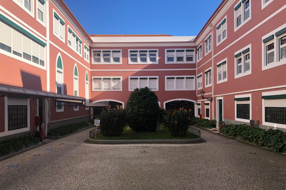Il cortile interno della scuola delle Dorotee a Lisbona  dove si troverà Casa Italia durante la Gmg 2023