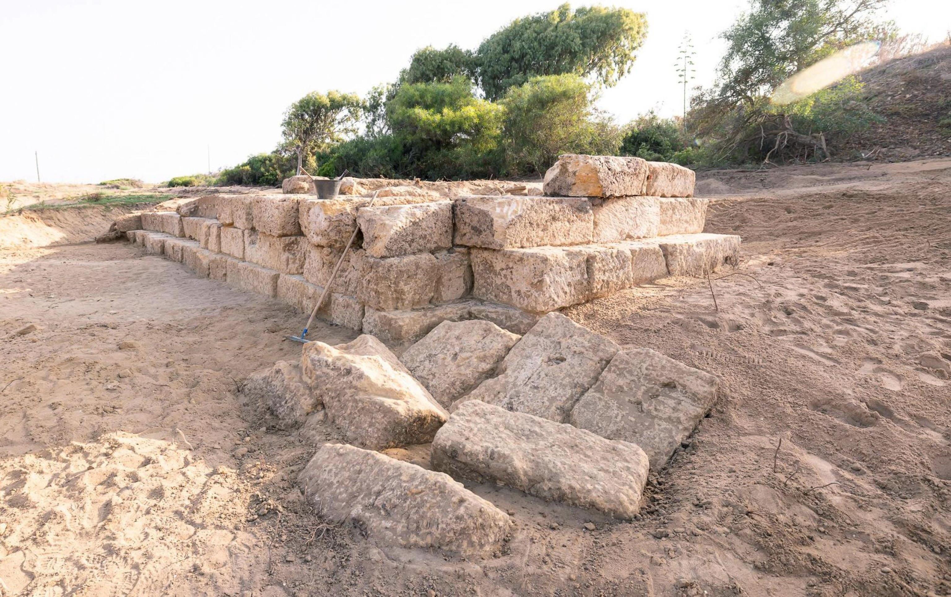 Le strutture emerse a Selinunte, potrebbero essere i resti di uno dei due porti della città