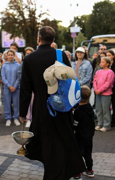 Un sacerdote greco-cattolico che accompagna i giovani ucraini alla Gmg di Lisbona