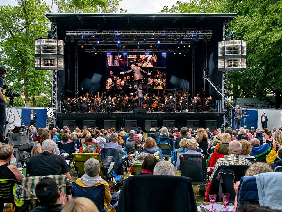 Il concerto all'aperto dell'orchestra del Festival wagneriano di Bayreuth che ha suonato anche Verdi