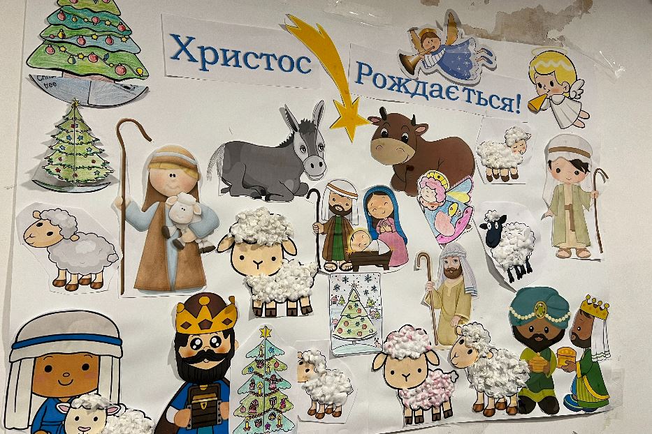 Nella Cattedrale di Kharkiv il cartellone per far conoscere il presepe ai bambini