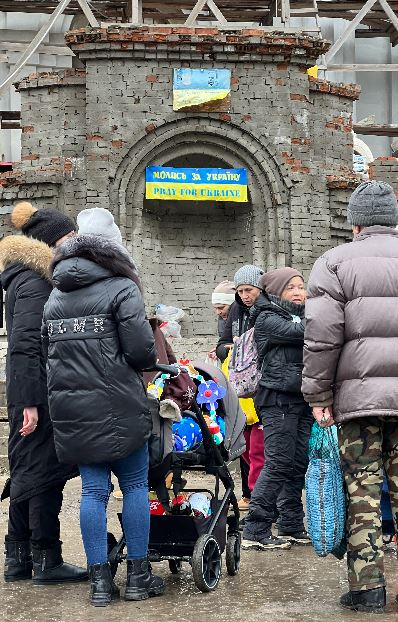 La Cattedrale greco-cattolica di Kharkiv durante la distribuzione degli aiuti umanitari ai poveri di guerra