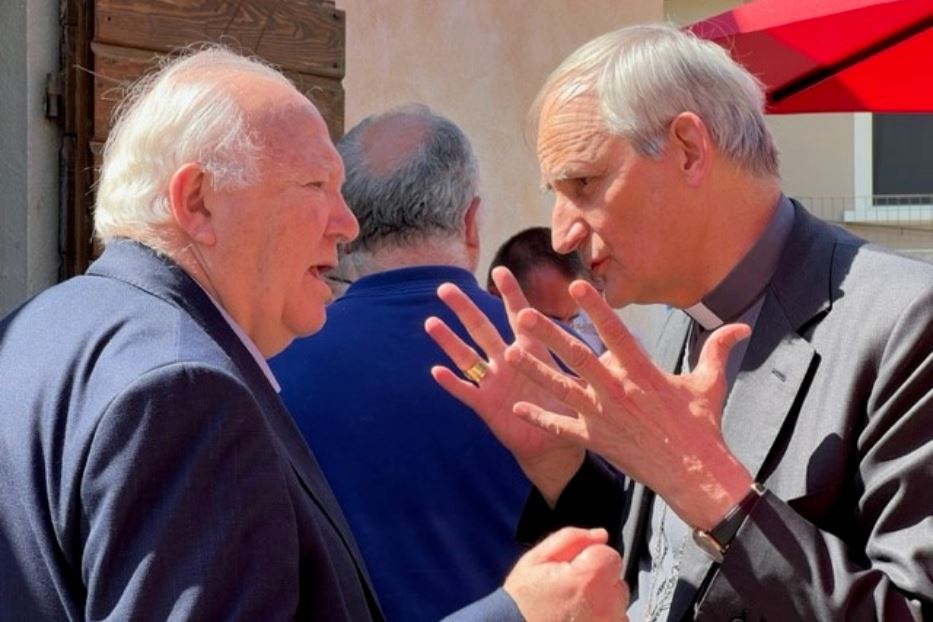 Il sottosegretario generale dell’Onu, Miguel Ángel Moratinos, e il cardinale Matteo Zuppi a Rondine-Cittadella della pace