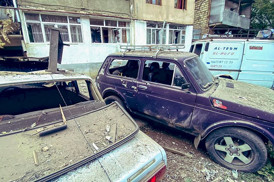 I danni provocati dalle granate nel villaggio di Stepnakert nel Nagorno-Karabakh