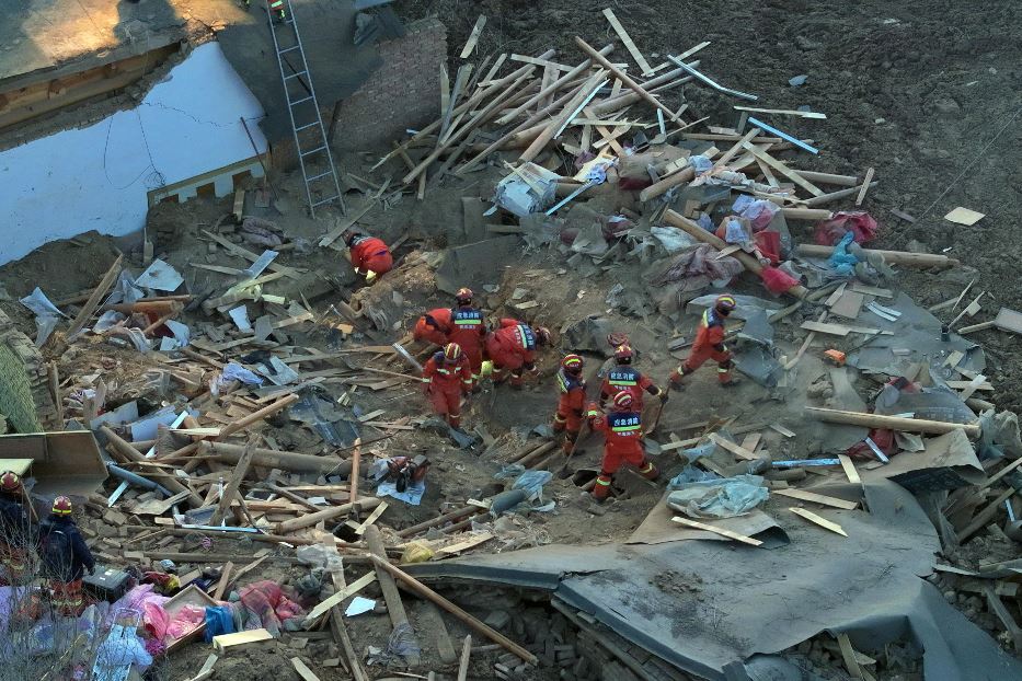 Sono almeno 118 le vittime del sisma che ha colpito la Cina