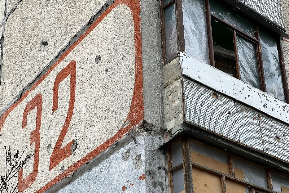 Il blocco 32 devastato dai missili russi dove vivono 81 famiglie