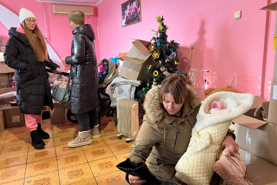L'hub umanitario che sfama bambini, mamme e anziani a Shevchenkove, la “cittadina degli sfollati”
