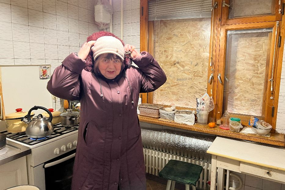 Lubov Volchanska tornata un mese fa nel suo appartamento che resta senza vetri per gli attacchi russi