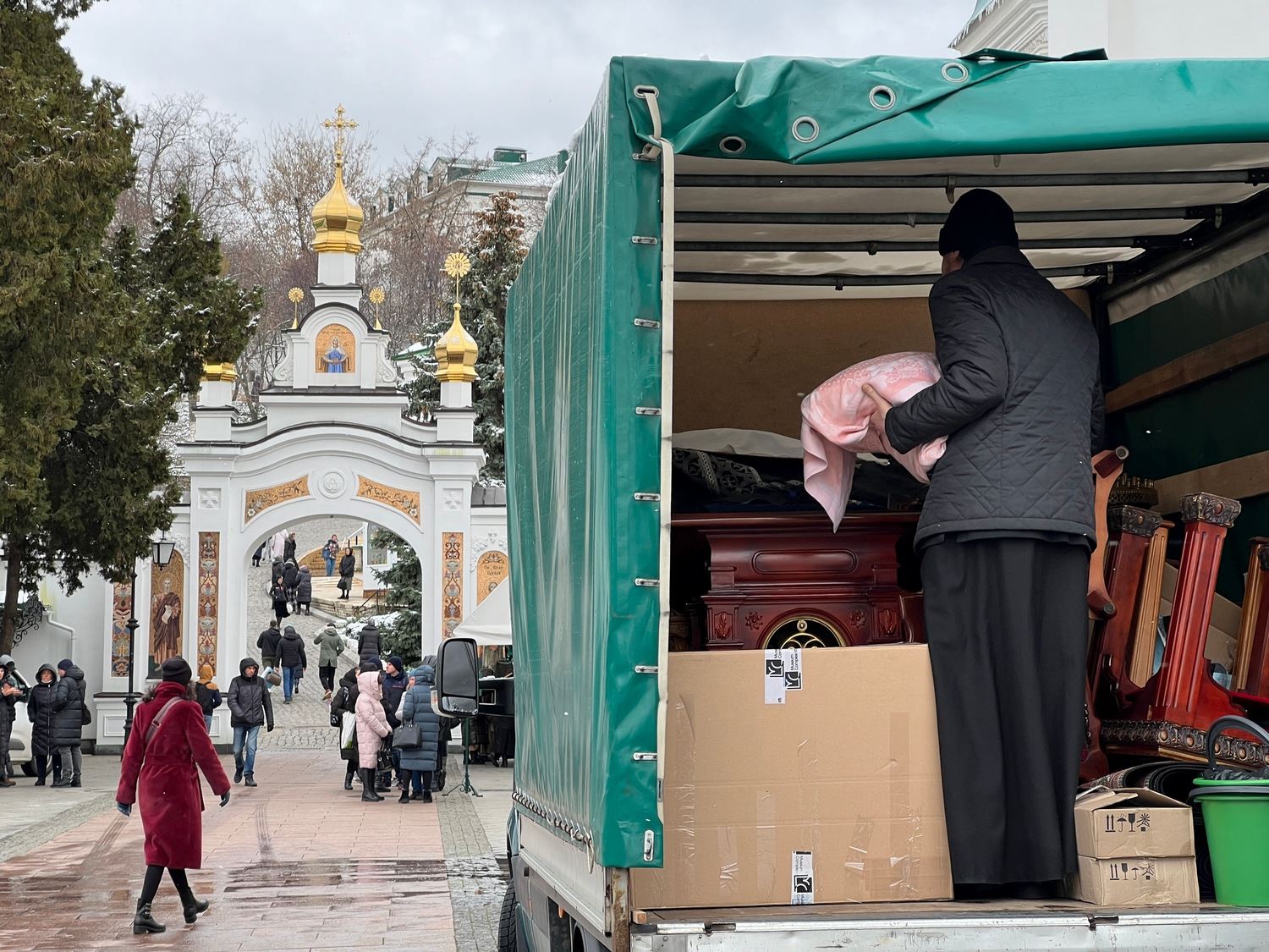 I monaci dal Monastero delle grotte a Kiev si preparano allo sfratto imposto dal governo