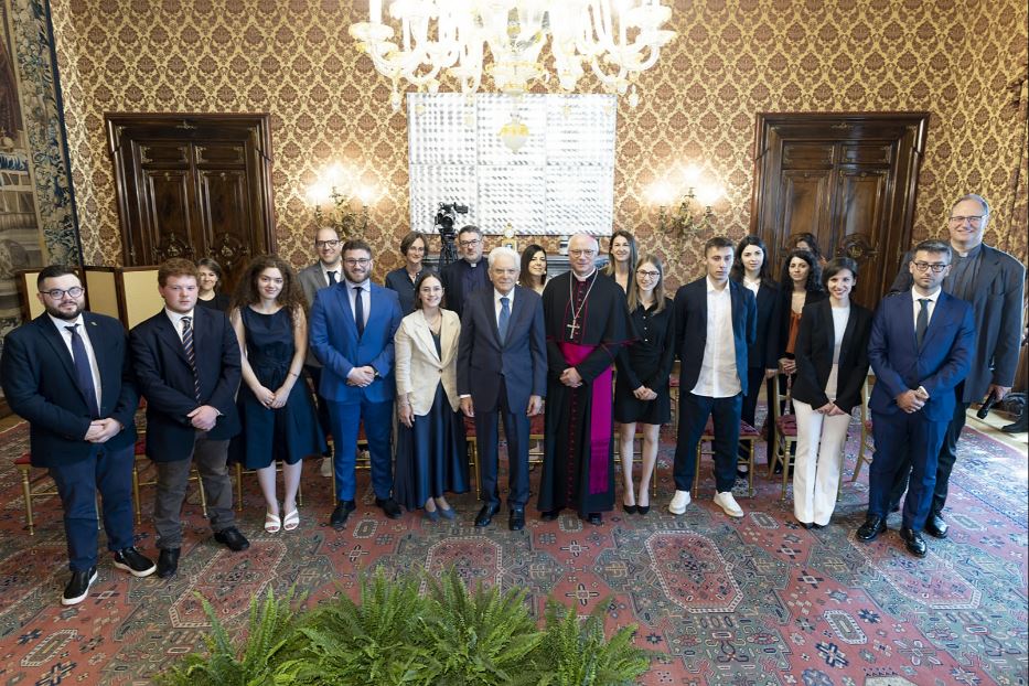 Foto di gruppo della delegazione Cei con il presidente della Repubblica al Quirinale
