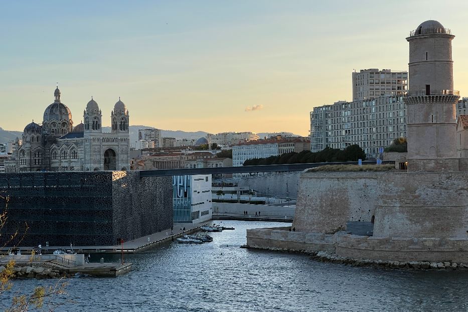 Il porto vecchio di Marsiglia, la città che ha ospitato gli 'Incontri del Mediterraneo' conclusi dal Papa