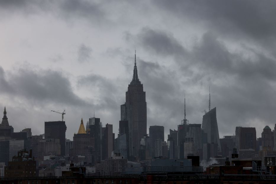 Le nubi incombono su New York e sono previste ancora forti piogge