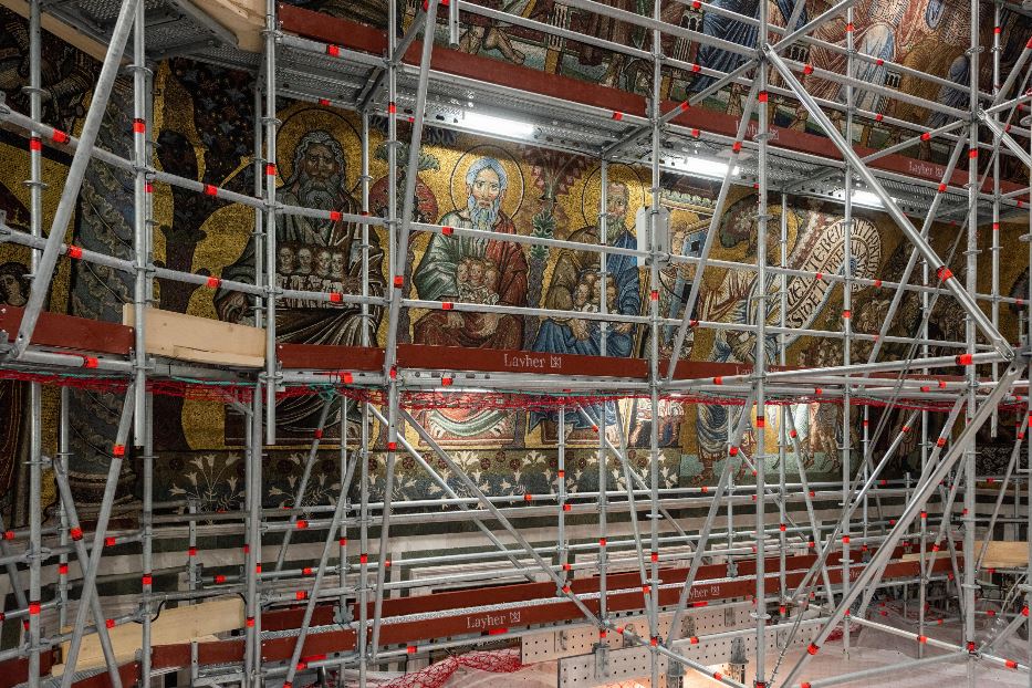I lavori di restauro dei mosaici della cupola del Battistero di Firenze