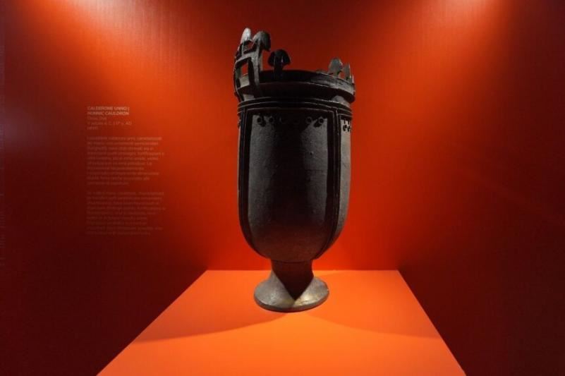Calderone rituale unnico di bronzo, Cultura della confederazione unnica, Desa (prima metà del V secolo d.C.)