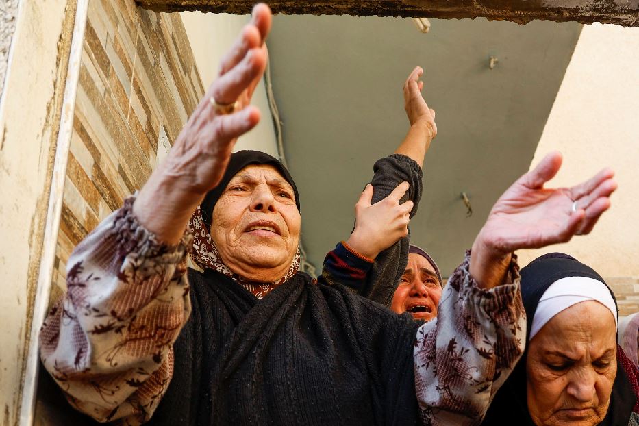 E la rabbia delle donne palestinesi ai funerali del 17enne ucciso a Nablus