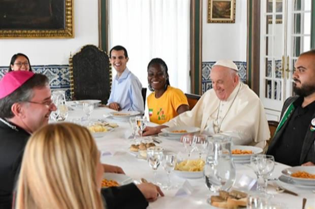 Il Papa a pranzo con 10 ragazzi