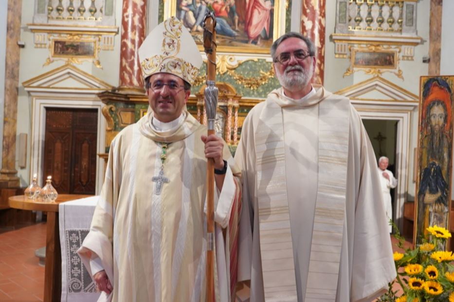 Il vescovo di Arezzo-Cortona-Sansepolcro, Andrea Migliavacca, e il monaco camaldolese Roberto Fornaciari