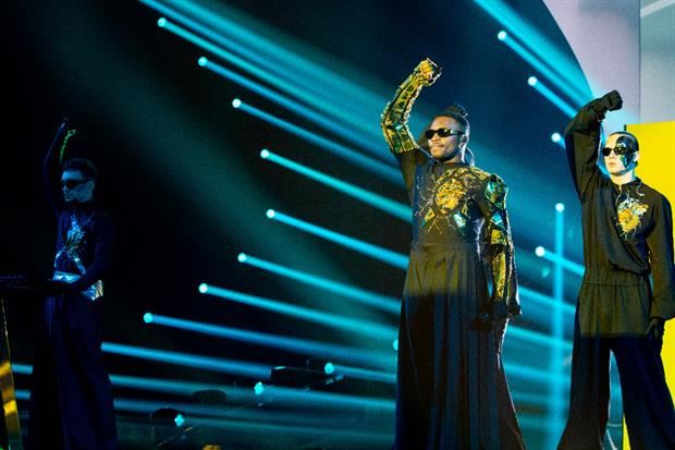 Il duo elettropop Tvorchi sul palco di Eurovision 2023 a Liverpool