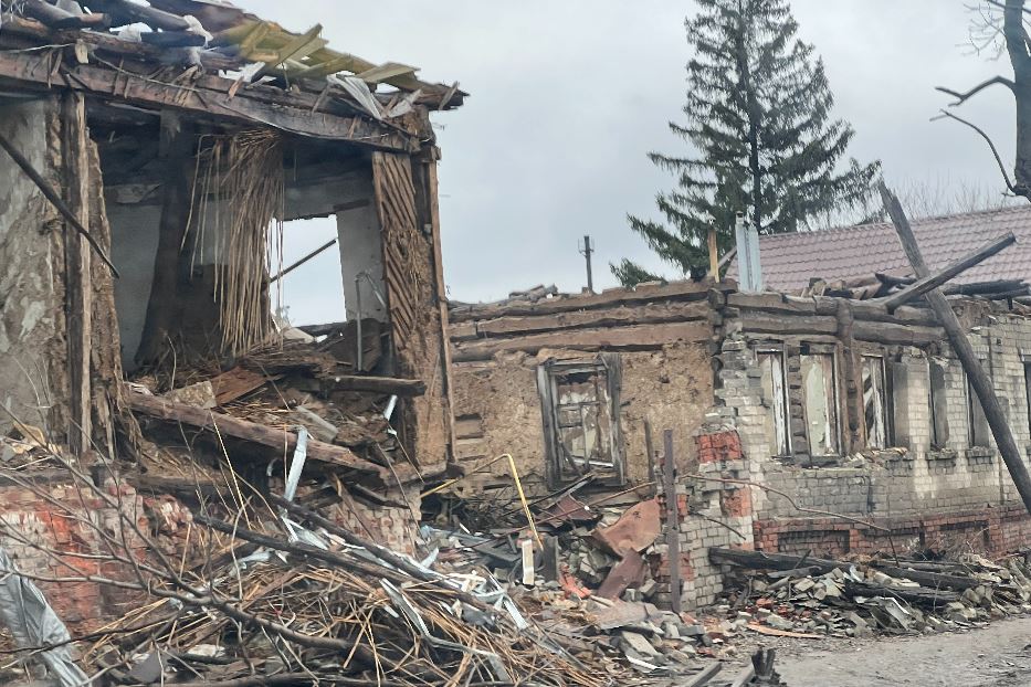 La distruzione lungo le strade di Kupiansk, la cittadina dell'est dell'Ucraina dove si combatte uno delle più feroci battaglie