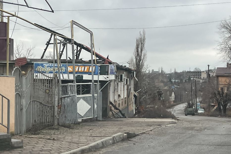 La distruzione lungo le strade di Kupiansk nell'ultimo lembo della regione di Kharkiv