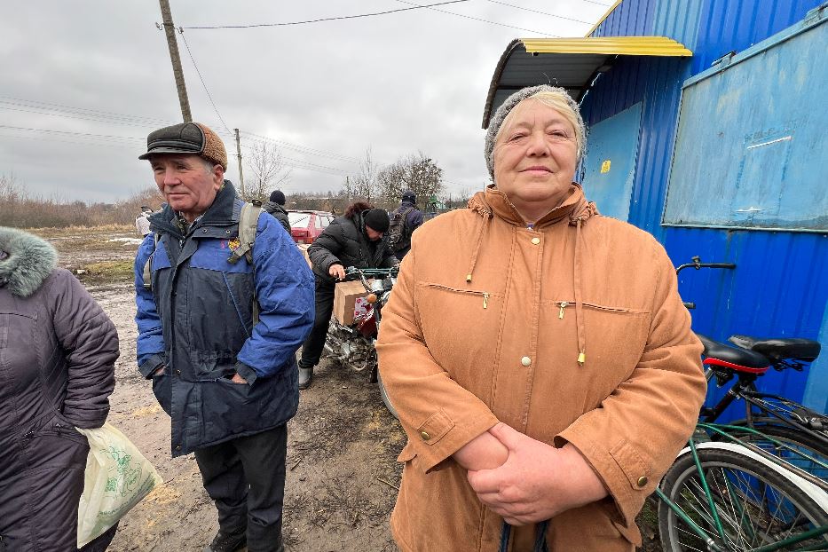 Zinaida Posturna Borisivna, 68 anni, che ha scelto di restare nel villaggio di Moskovka lungo la linea del fronte a Kupiansk