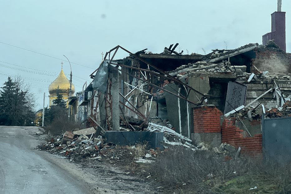 La distruzione lungo le strade di Kupiansk, la cittadina dell'est dell'Ucraina dove si combatte uno delle più feroci battaglie