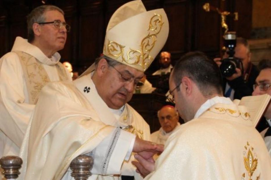 Don Angelo Ragosta ordinato sacerdote a Napoli dal cardinale Sepe