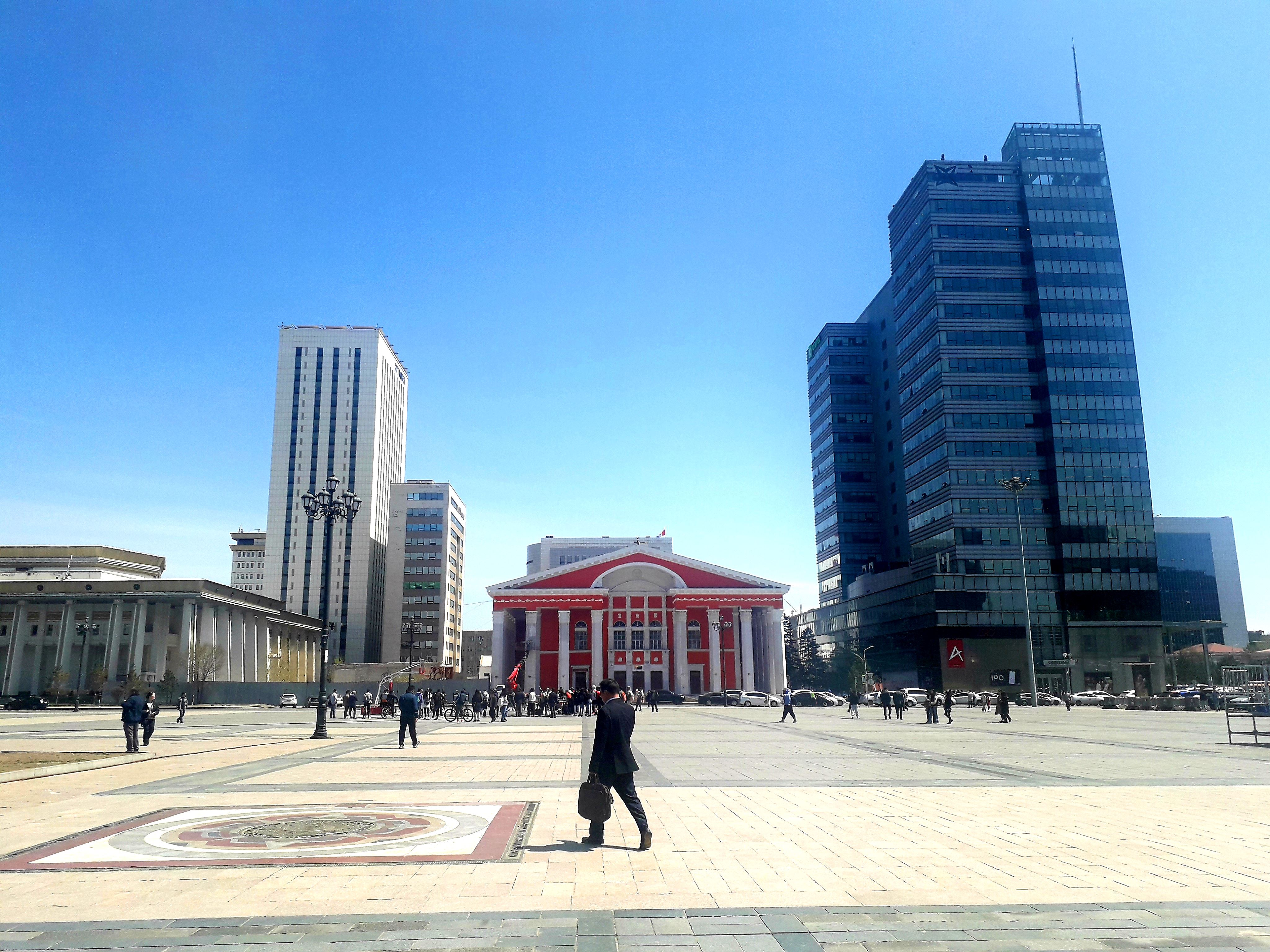Piazza Sükhbaatar con il Teatro nazionale
