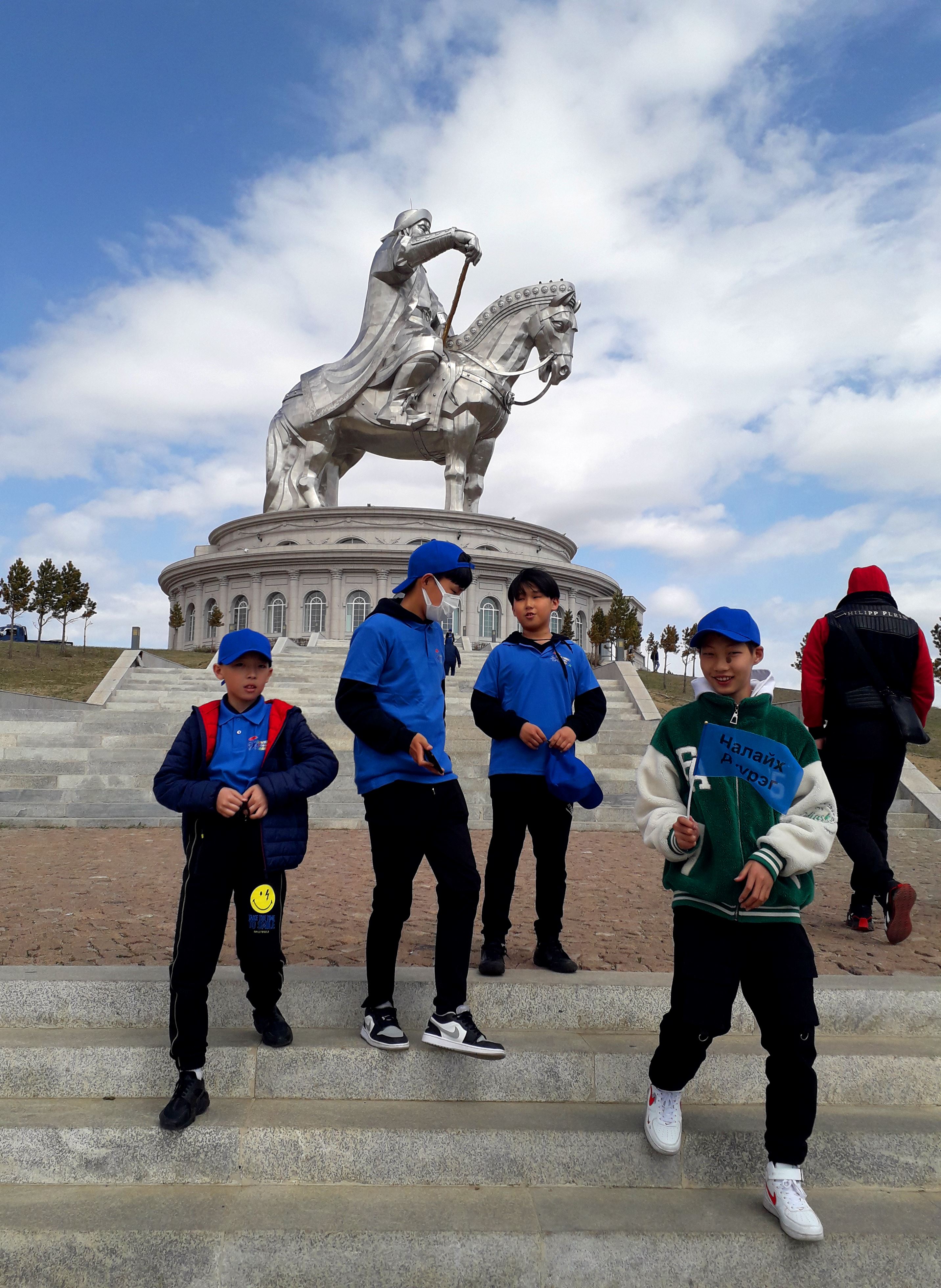 Il monumento di Gengis Khan a Tsonjin Boldog