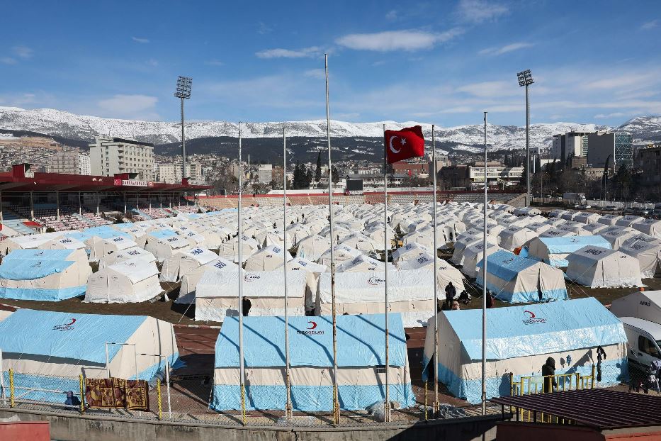 La tendopoli allestita nello stadio di Kahramanmaras, in Turchia