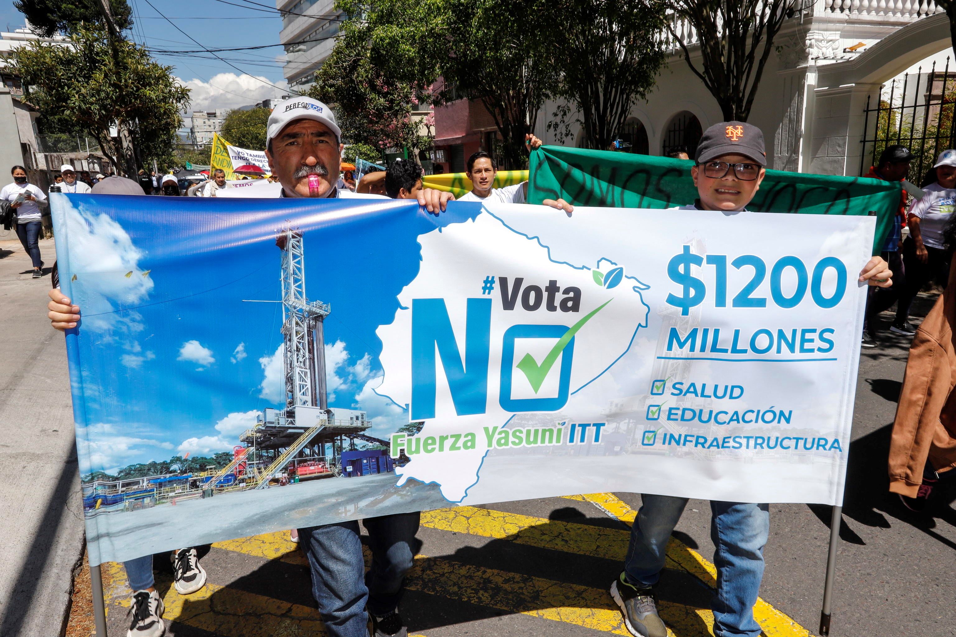 Campagna degli attivisti contro l'estrazione di petrolio in Amazzonia