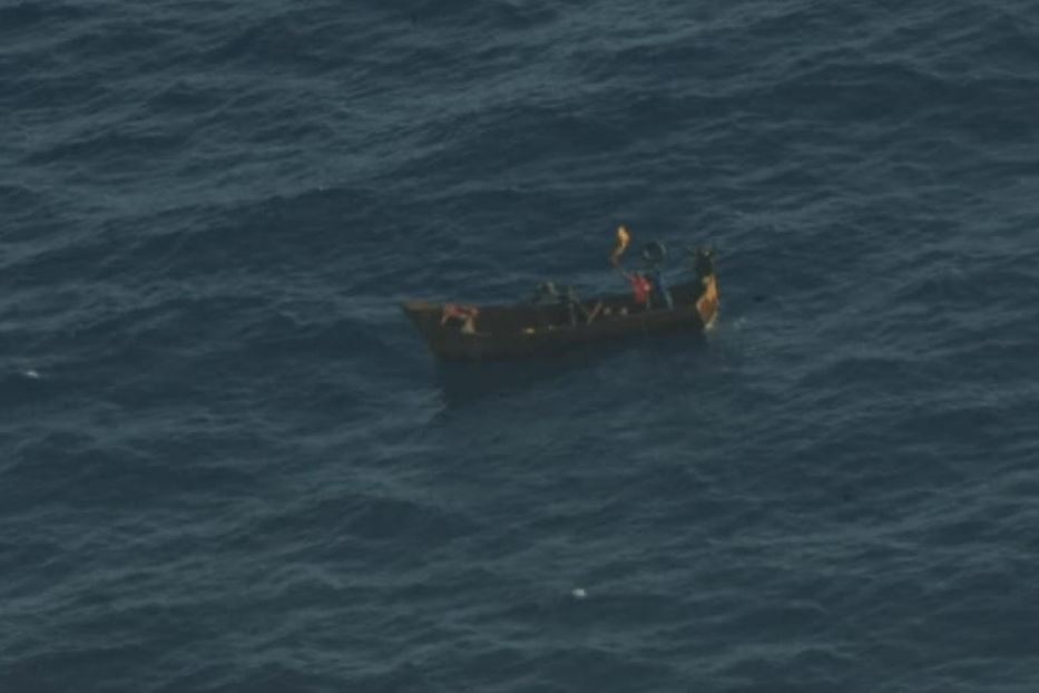 Il barchino con  4 sopravvissuti a bordo