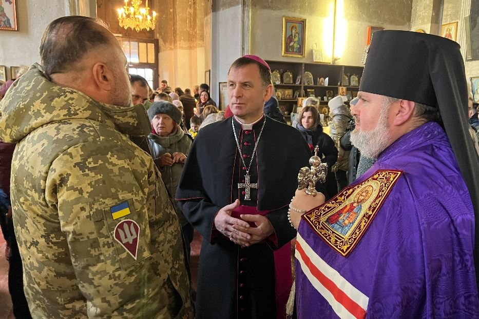 Natale condiviso per i cristiani di Kharkiv. Nella foto il metropolita ortodosso Mitrofan e il vescovo latino Pavlo Honcharuk