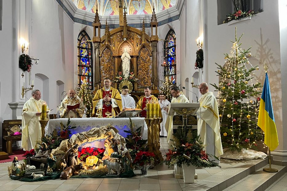La Messa di Natale nella Cattedrale latina di Kharkiv con il nunzio apostolico, l’arcivescovo Visvaldas Kulbokas