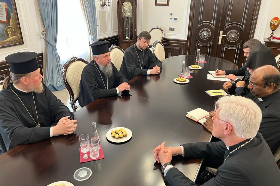 A Kiev l'incontro fra il patriarca della Chiesa ortodossa dell'Ucraina, Epifanijm e la delegazione del Consiglio ecumenico delle Chiese che ha promosso una missione a Kiev e Mosca
