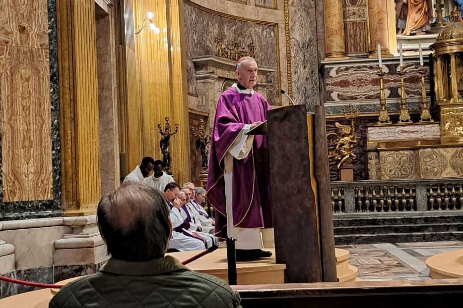 Un momento dell'omelia del cardinale Luis Ladaria Ferrer alla chiesa del Gesù all'Argentina a Roma