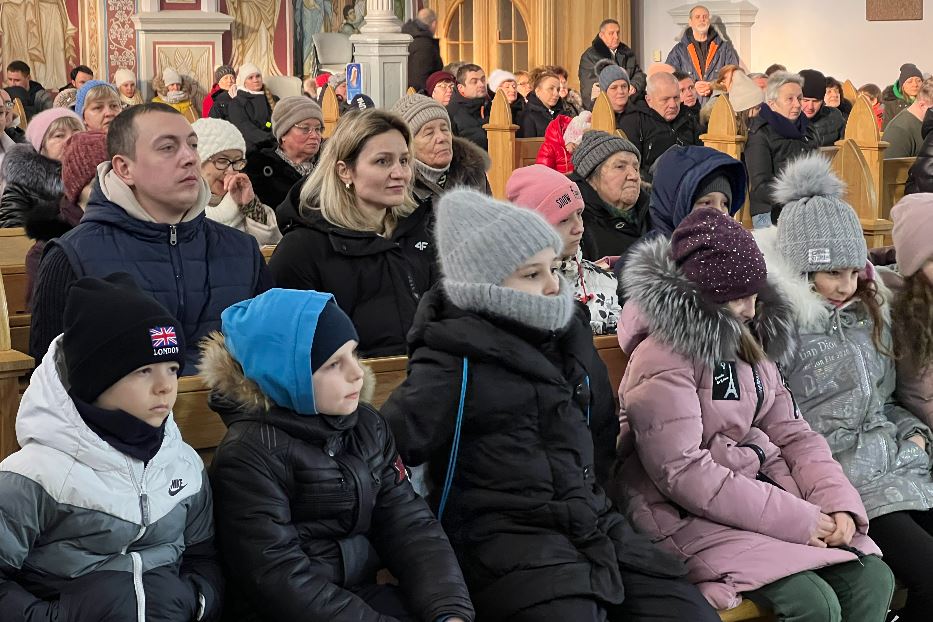 I bambini nella Cattedrale latina di Kharkiv